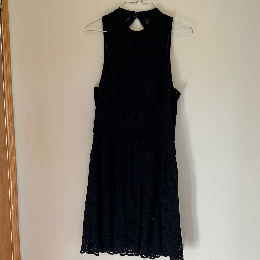 Hollister California sleeveless black lace dress open back sizeL good condition